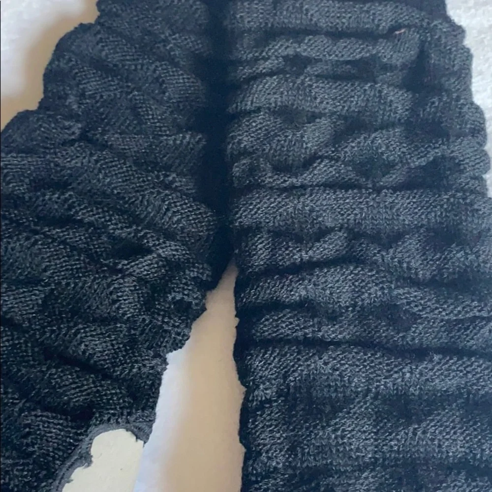 SALE 2/$27 3/$37 4/$45 Black Stretchy Comfy Arm Warmers